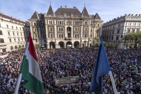 Az eddigi legnagyobb kormányellenes tüntetést tartották szombaton