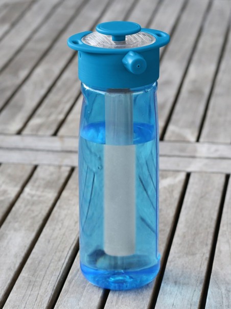 Ezzel a multifunkcionális vizes palackkal akár zuhanyozni is lehet