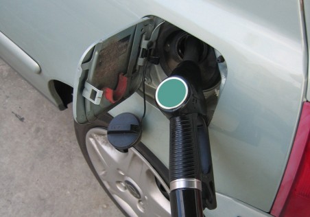 Hat-hat forinttal drágul a benzin és a gázolaj